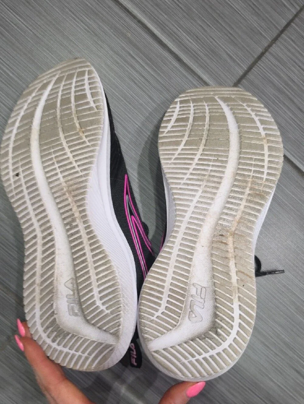 Like NEW Fila Sneakers Women's Memory Foam Black & Pink with White Sole, Size 9
